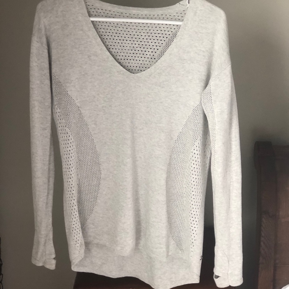 EUC Lululemon grey sweater size 4